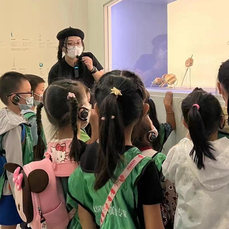 耳掛式講解器 VS 有線講解器誰更勝一籌